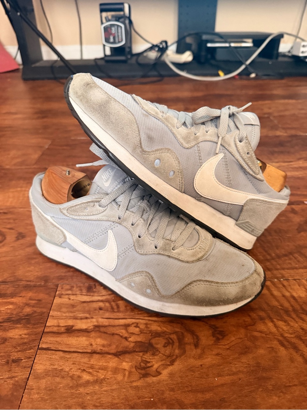 Size 9.5 - Nike Venture Runner Light Smoke Grey Men’s